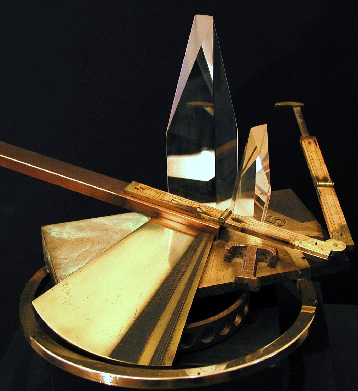 MULTIMEDIA GLASS CONSTRUCTIONS