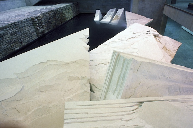 La Débâcle (vue vers l'est), sculpture by Astri Reusch, 1988